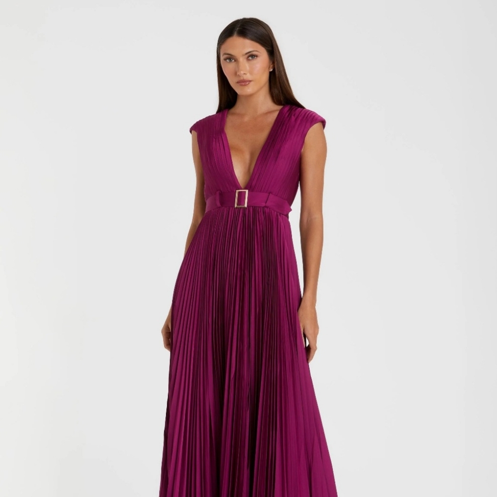 Ieena for Mac Dougal,  Sleeveless Plunging Neckline Gown